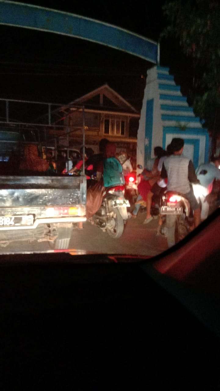 Warga pantai Labuan, Banten, panik akibat gempa