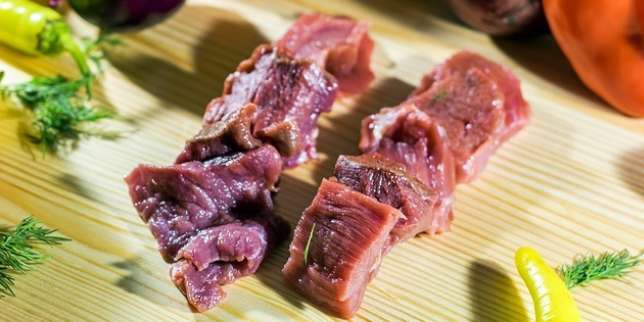 8 Cara Menghilangkan Bau pada Daging Kambing