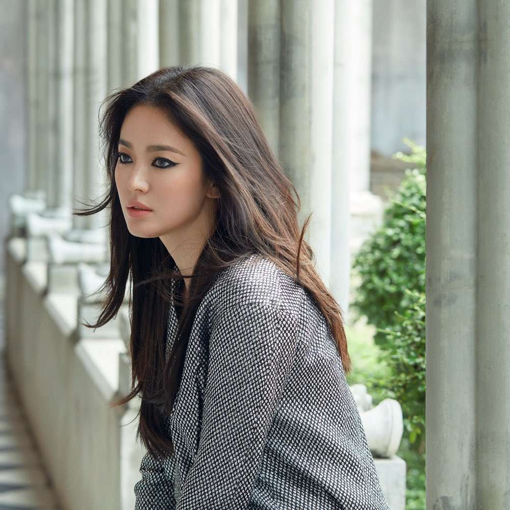Song Hye Kyo Tampil Chic dalam Kampanye Brand Sepatu