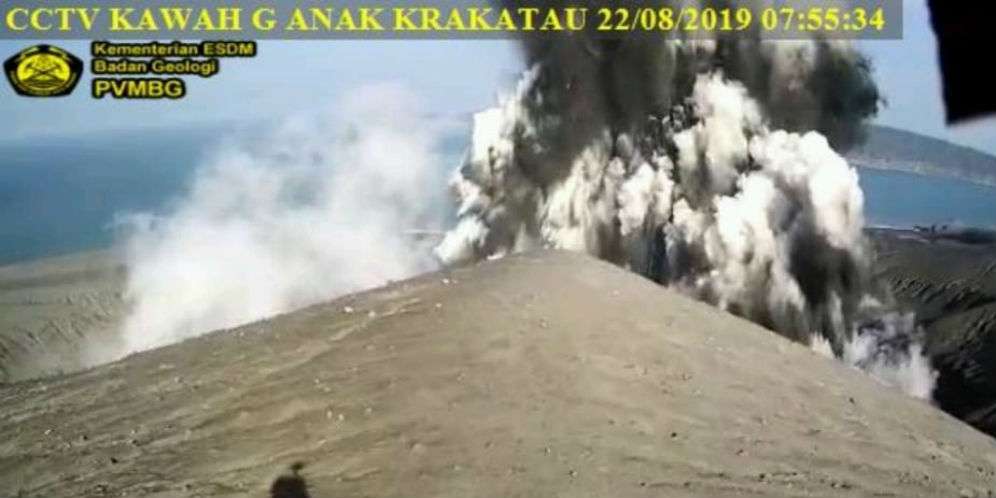 Anak Krakatau Meletus