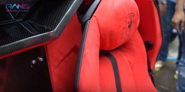 Interior Lamborghini Aventador SVJ yang sudah dimodifikasi.