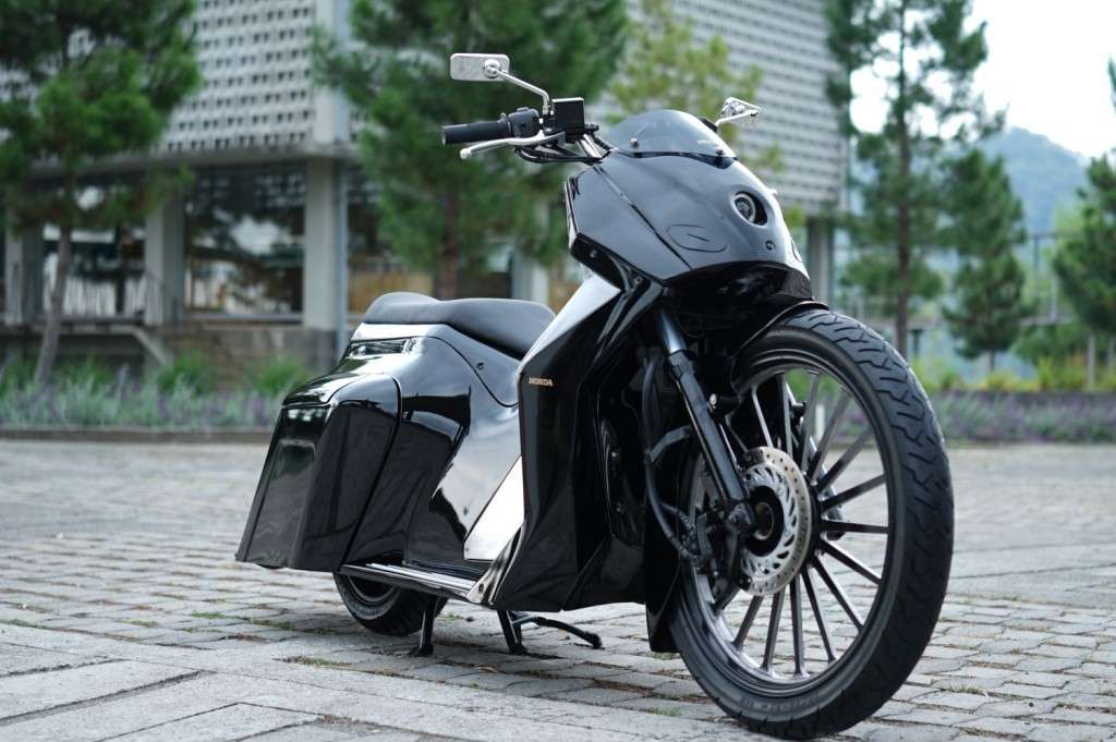 Oke juga kalau Honda PCX dimodifikasi seperti ini.