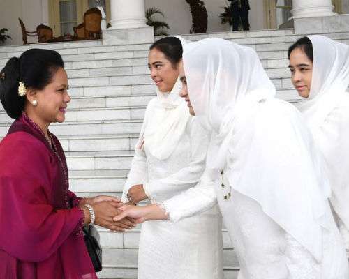 Iriana Jokowi bersama tiga puteri Raja Abdullah (Foto: KSP)