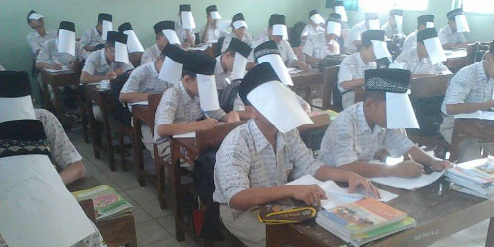 Siswa madrasah anti mencontek