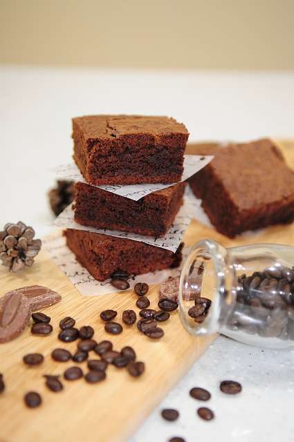 4 Cara Membuat Brownies Coklat, Keju, Strawberry dan Kopi