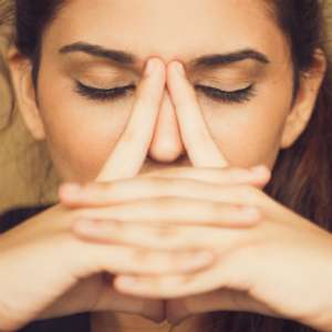 Hidung, Hidung Wanita, pegang hidung