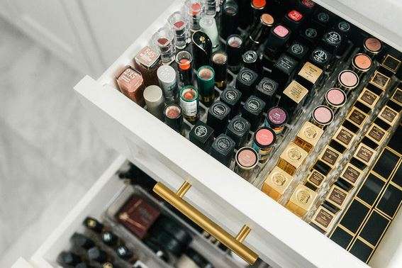 7 Cara Menata Make Up agar Terlihat Semakin Rapi