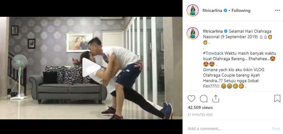 fitri carlina dan suami lakukan gerakan olahraga