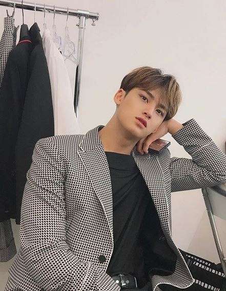 10 Deretan Idol KPop Berkulit Coklat, Ada Idol Kalian?