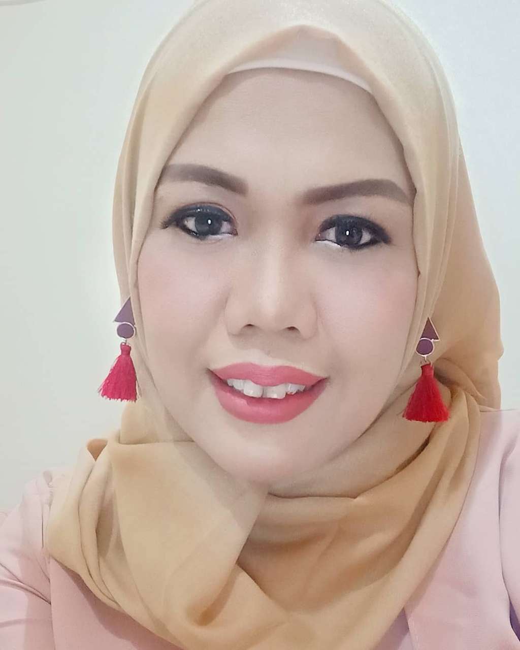Elly Sugigi