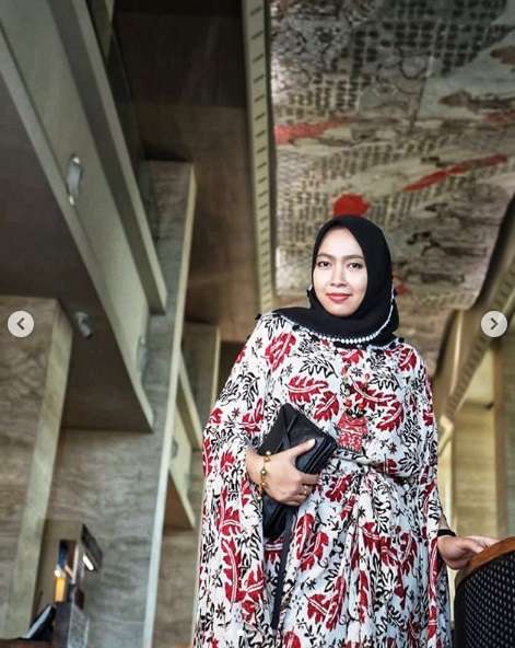 Istri Imam Nahrawi 