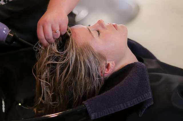 Cara Mengatasi Rambut Kering