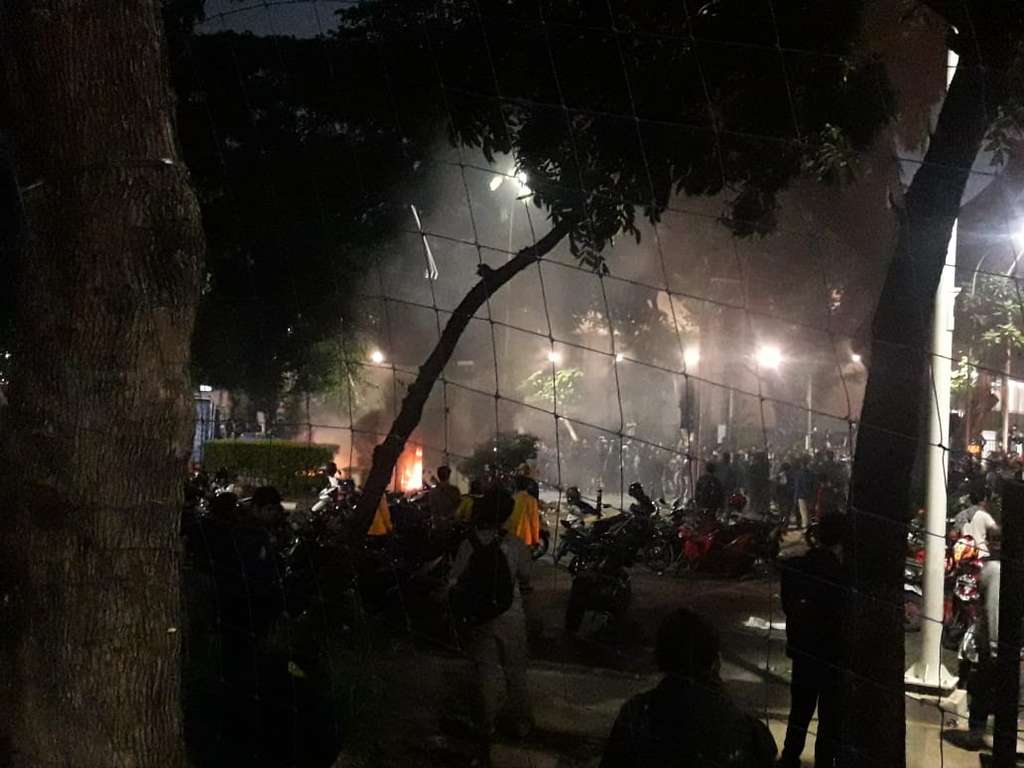 Demonstrasi mahasiswa di Gedung DPR/MPR