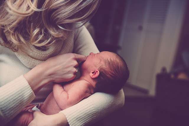 Cara Menyusui Bayi