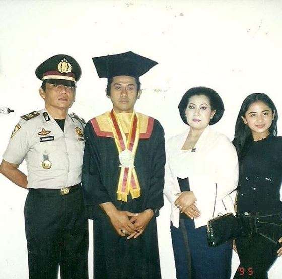 foto jadul dewi perssik