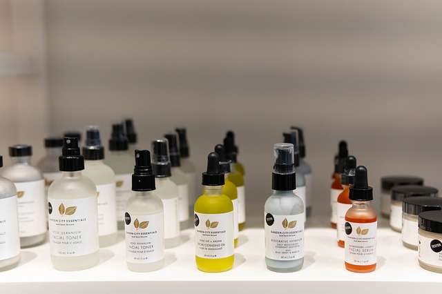 4 Cara Membuat Serum Wajah untuk Kulit Kering, Do It Yourself!