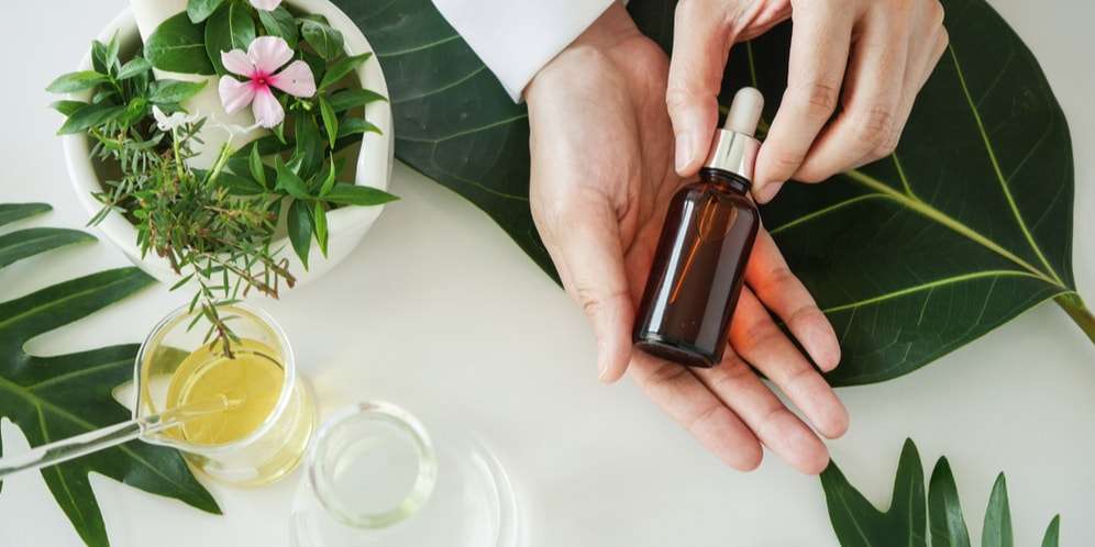 4 Cara Membuat Serum Wajah untuk Kulit Kering, Do It Yourself!