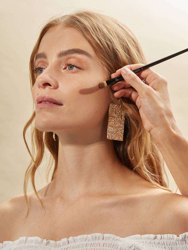 5 Tahapan Membuat Wajah ‘Glowing’ dan Natural dengan Sentuhan Make Up