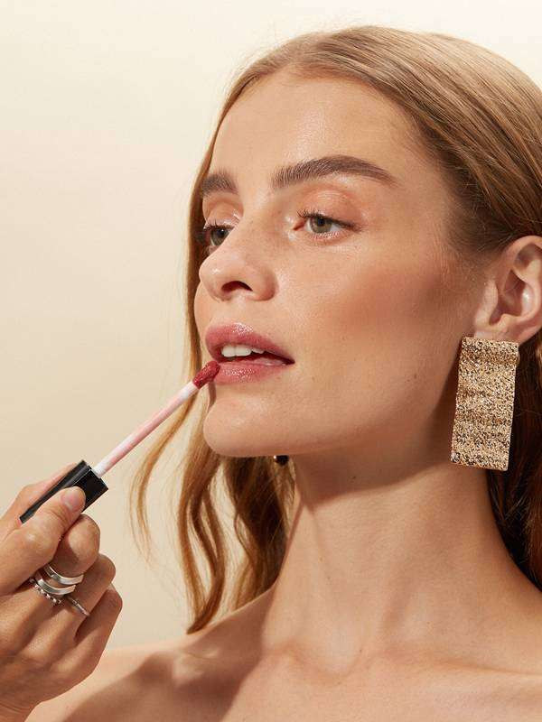 5 Tahapan Membuat Wajah ‘Glowing’ dan Natural dengan Sentuhan Make Up
