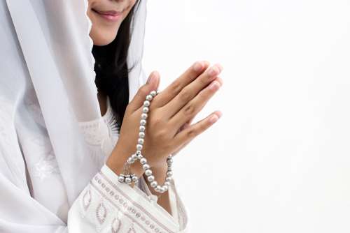 Cara Mendekatkan Diri pada Allah