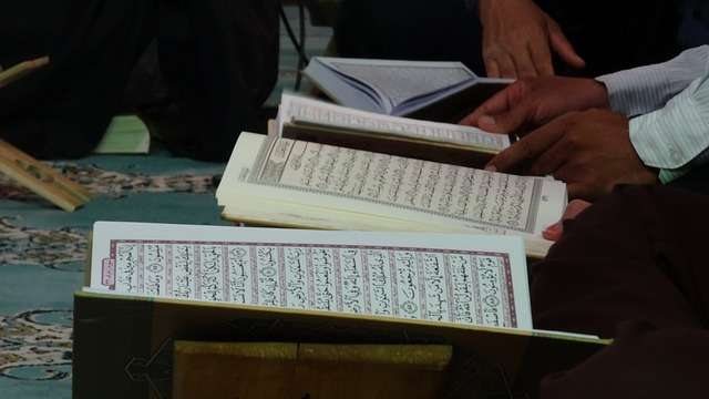 Cara Mengajarkan Anak Menghafal Alquran