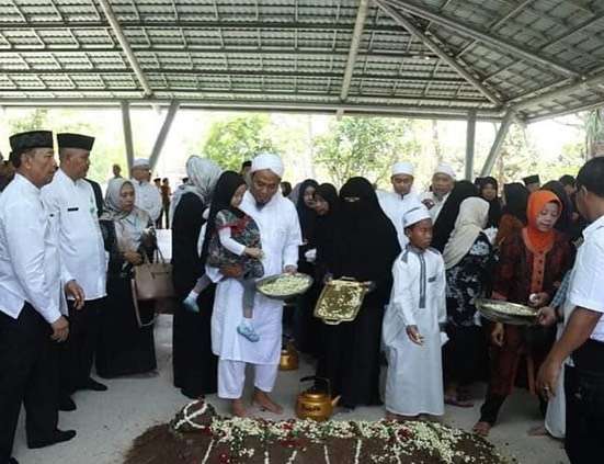 Wiranto dan keluarga (Foto: Instagram @m.bahrunnnajah)