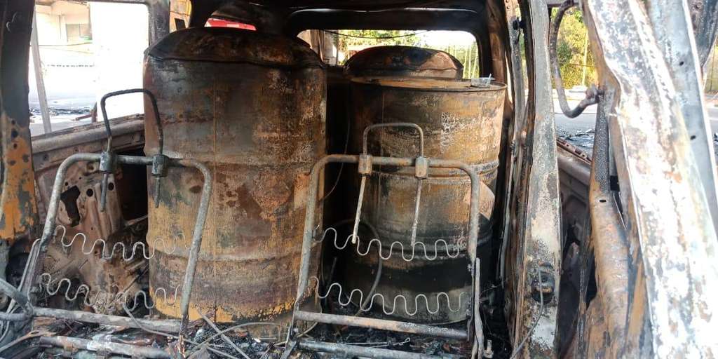 Ada drum di dalam mobil. Ada drum di dalam mobil.
