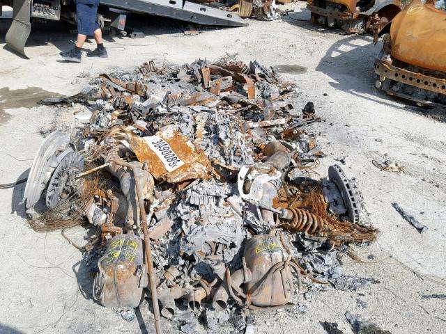 Ferrari 458 hangus terbakar.