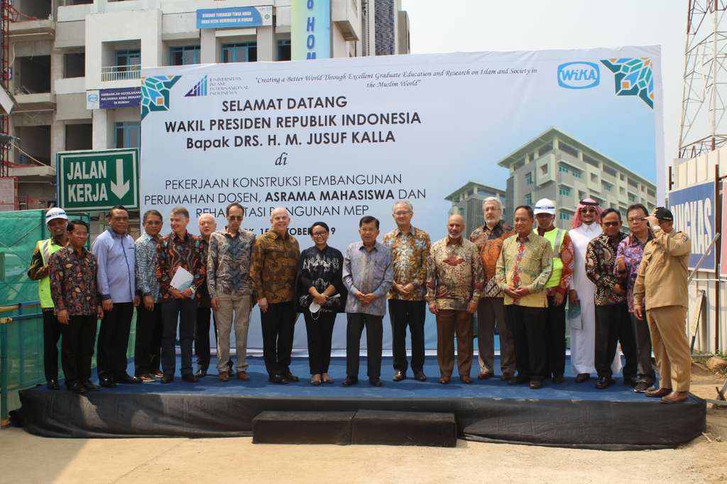 Wapres Jusuf Kalla memantau pembangunan UIII (Foto: Istimewa)
