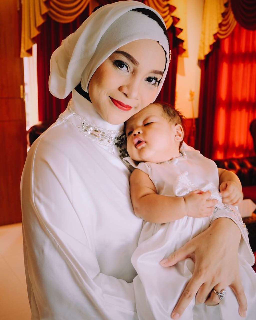 hanum rais