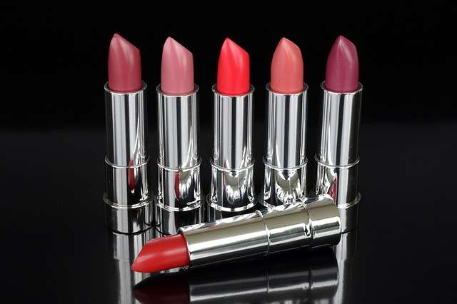 Teknik Make Up 5 Menit, Cocok Bagi Mahasiswa Super Sibuk!