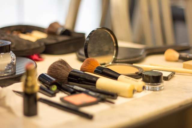 Teknik Make Up 5 Menit, Cocok Bagi Mahasiswa Super Sibuk!
