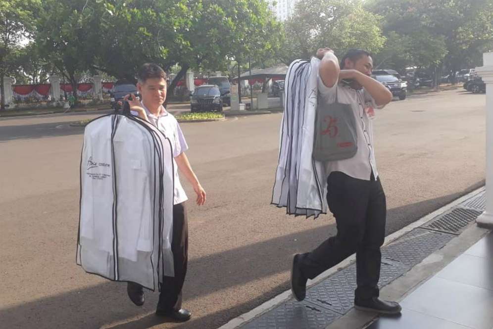 Kemeja Putih