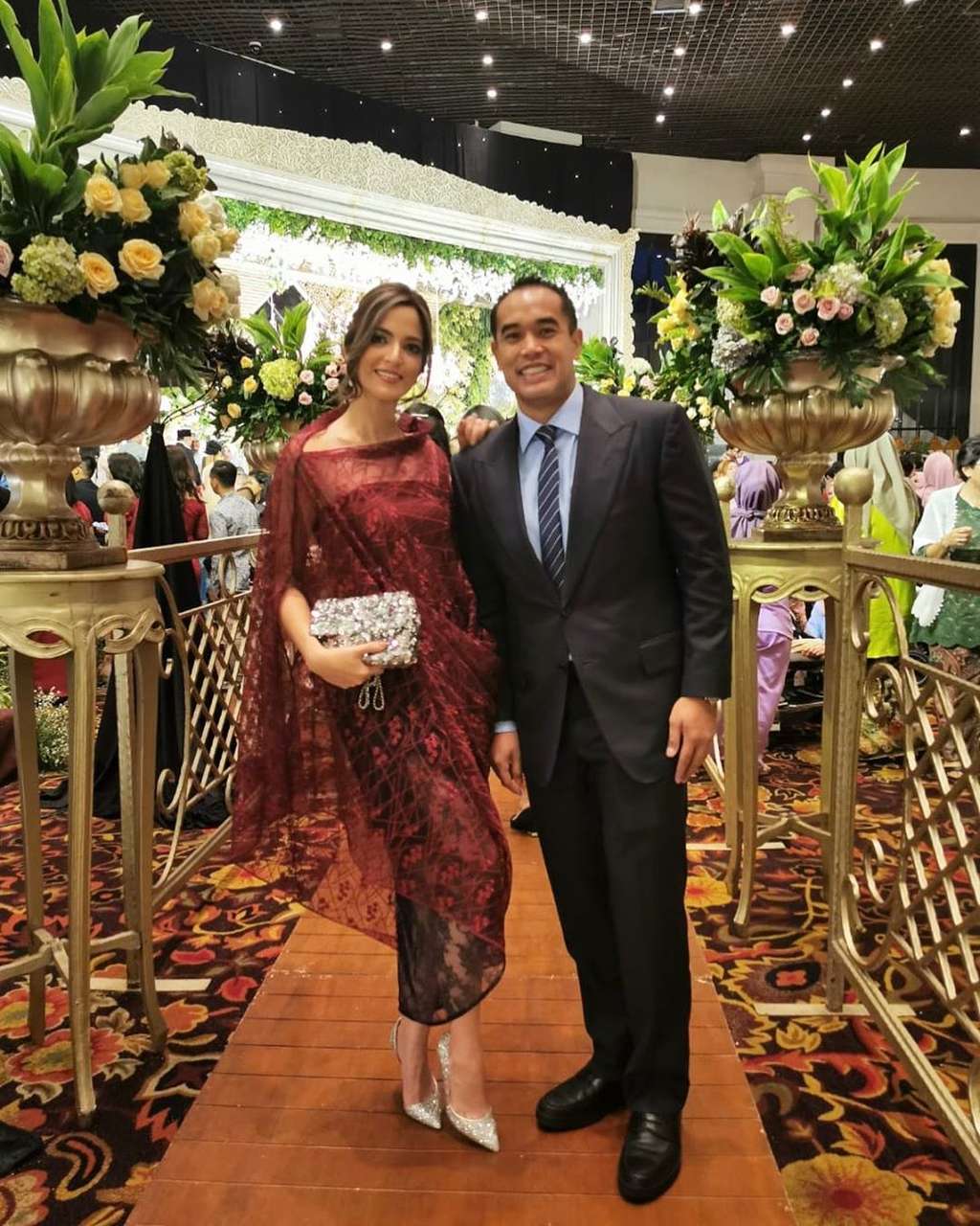 Tak Hanya Kupas Salak, Inilah 5 Cerita Nia Ramadhani yang Gegerkan Netizen