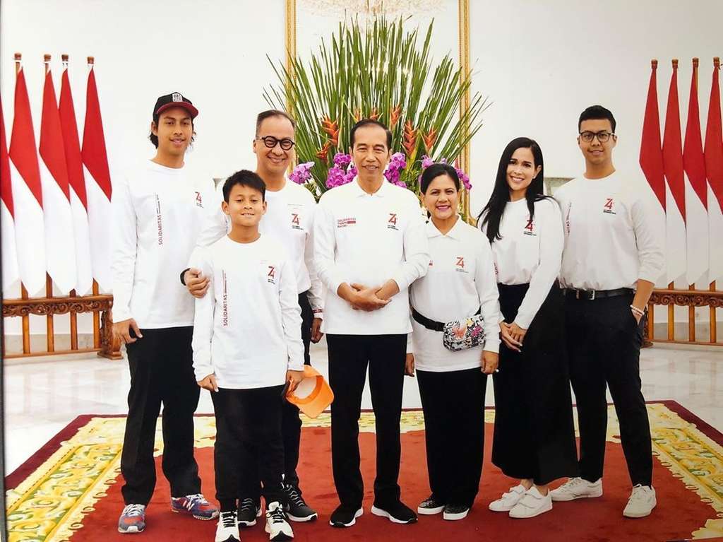 2. Loemongga Haoemasan istri dari Agus Gumiwang Kartasasmita 2. Loemongga Haoemasan istri dari Agus Gumiwang Kartasasmita