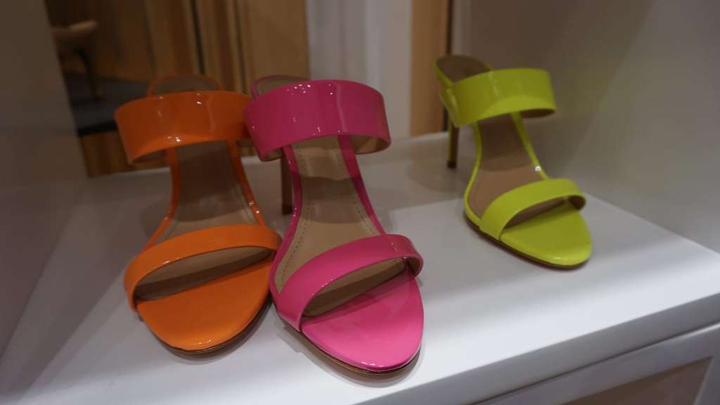 Koleksi sepatu Linea