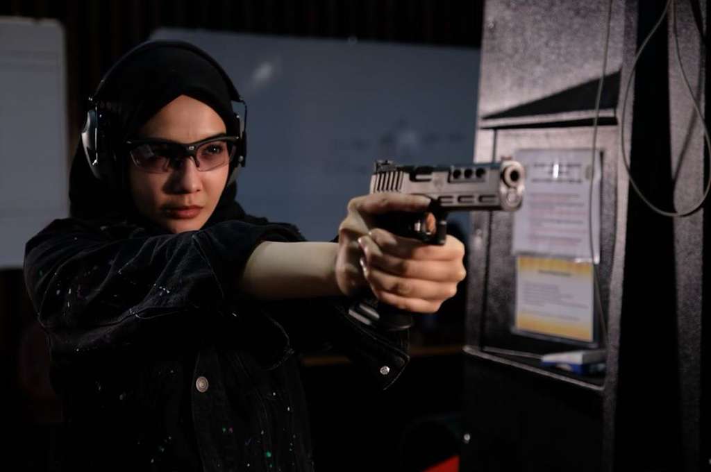 Tampil Mempesona, Ini 8 Potret Zaskia Sungkar dalam Busana Hitam
