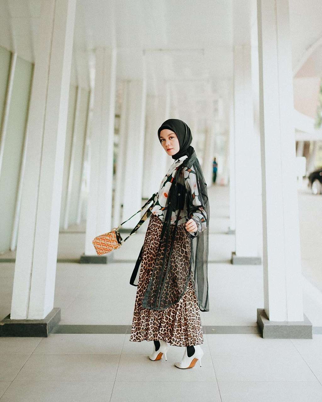 9 Gaya Nyentrik Tantri Namirah, Modis Banget!