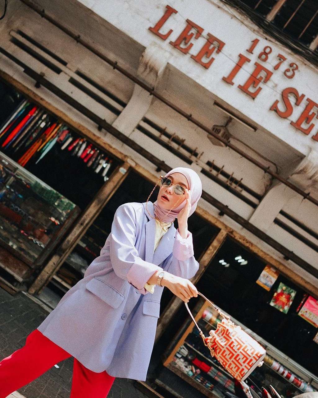 9 Gaya Nyentrik Tantri Namirah, Modis Banget!