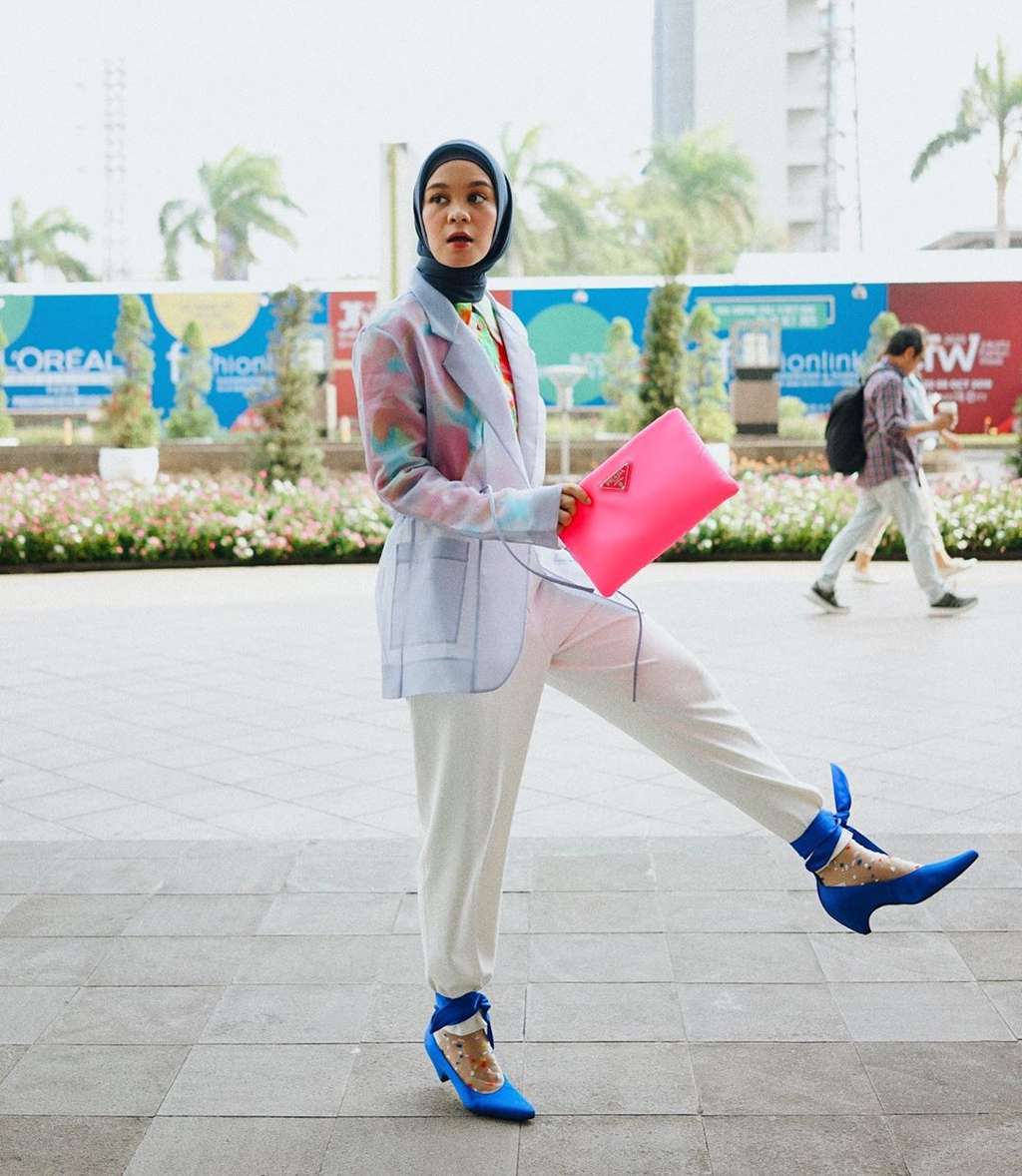 9 Gaya Nyentrik Tantri Namirah, Modis Banget!