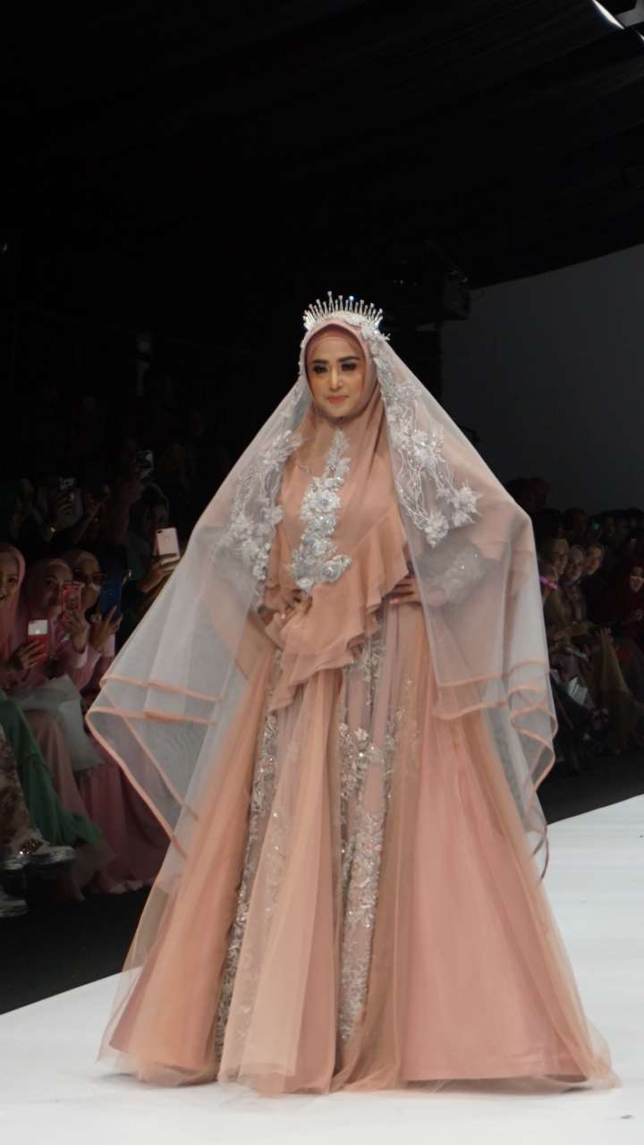 Dewi Perssik di JFW 2020
