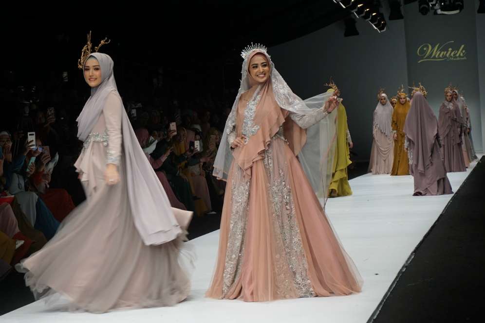 Dewi Perssik di JFW 2020