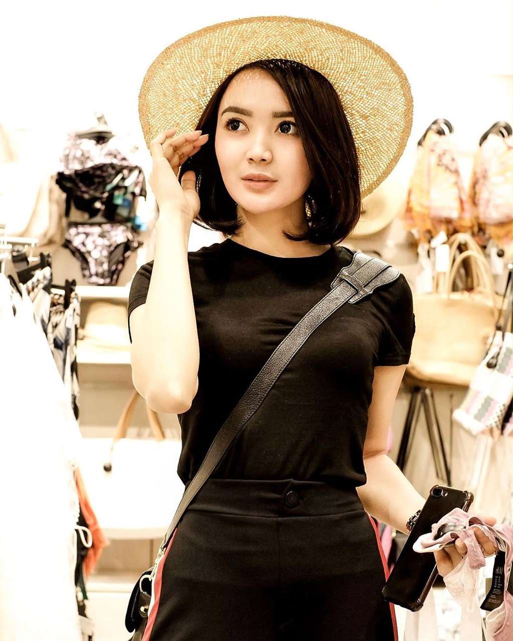 5 Fakta Wika Salim, Artis yang Memberikan Gombalan Ariel NOAH