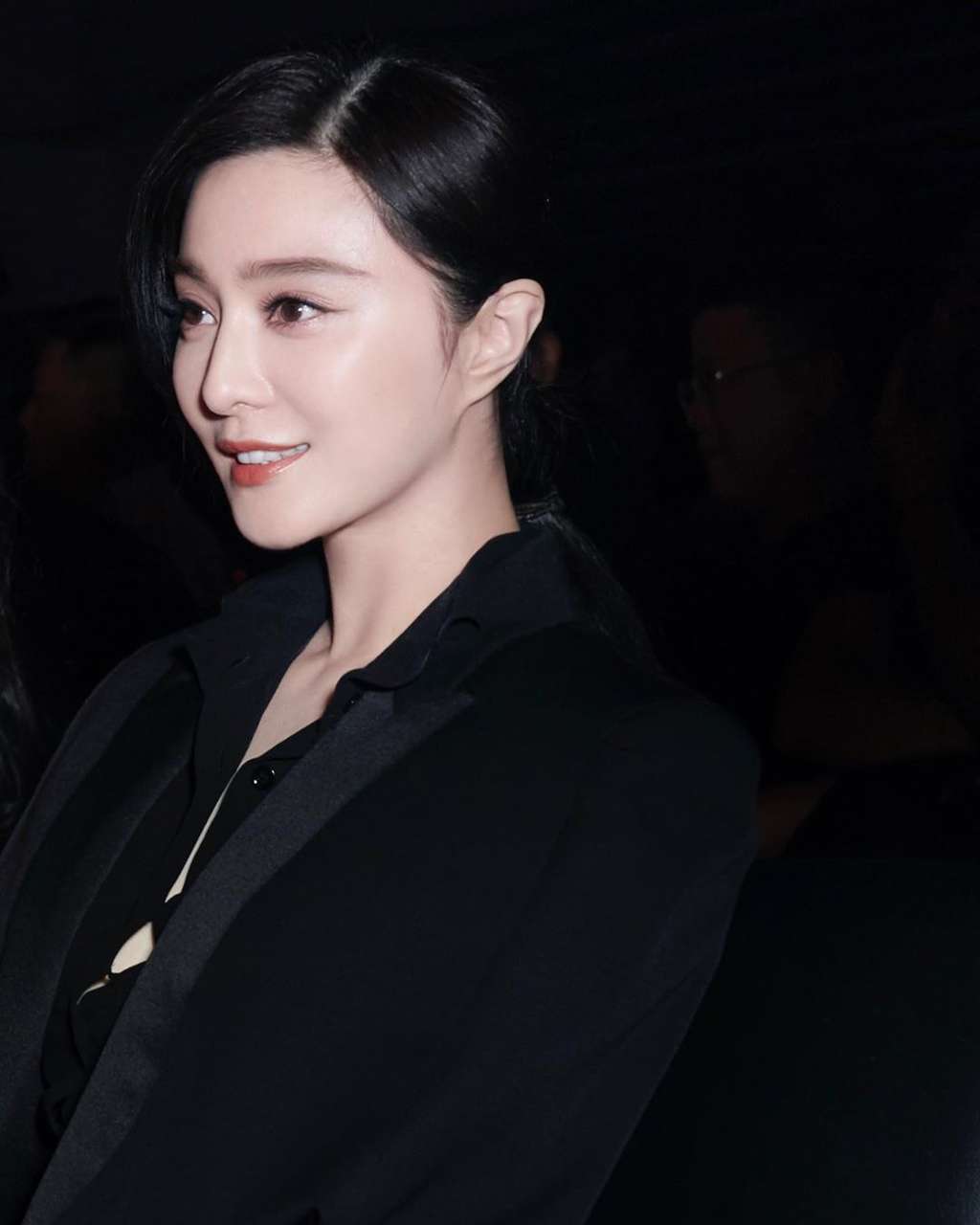 Diisukan Bangkrut, Fan Bingbing Lelang Masker Wajah Bernilai Fantastis