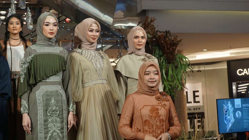 Koleksi desainer Ayu Dyah Andari