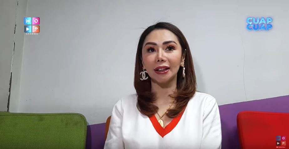 Femmy permatasari Femmy permatasari