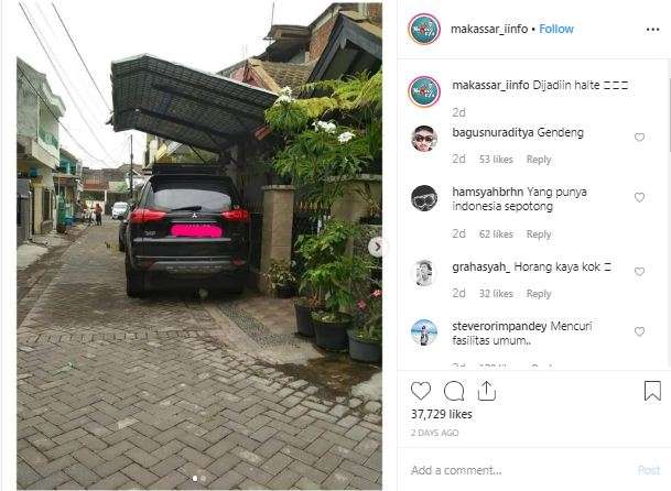 Garasi mobil berkanopi ini punya siapa, ya?
