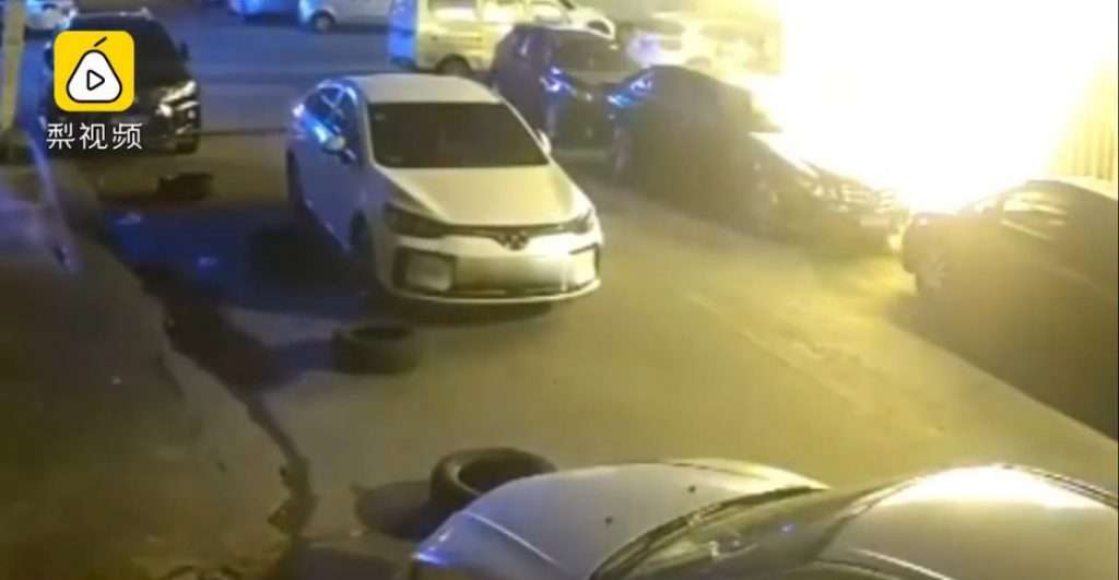 Mobil terbakar