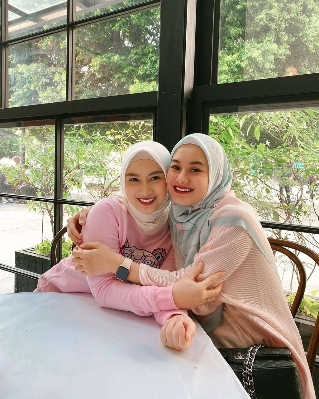 Dinda Hauw