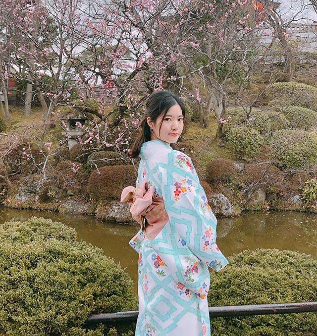 Mendiang Zeng Yingxin yang terlihat cantik dalam balutan kimono.